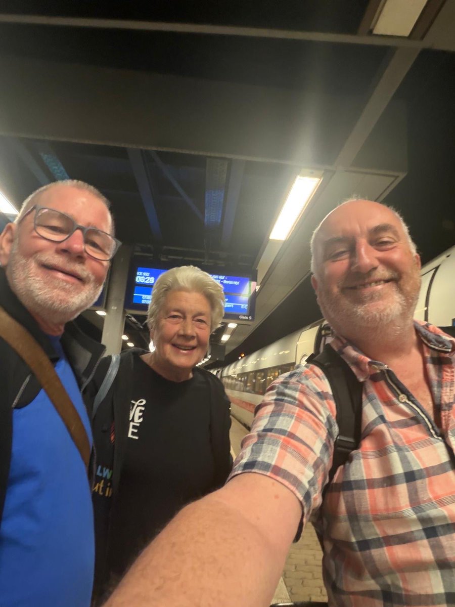 M_Leinenbach's tweet photo. SAK Delegation auf dem Weg zum Armutsgipfel 

06.00 Uhr am Morgen, die SAK Delegation bestehend aus Christoph Jacob und Irene Portugall als Vertretung für Armutsbetroffene und Michael Leinenbach als Delegierter NAK starten  in Saarbrücken zum Armutsgipfel in Berlin. https://t.co/52dyOtOruc