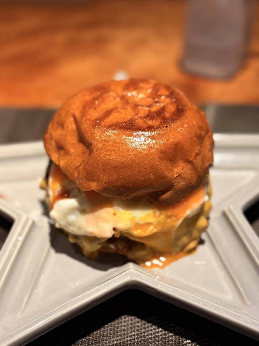rou_noel's tweet photo. 日本一のハンバーガー
アルデバラン https://t.co/pPsfhX7y8i