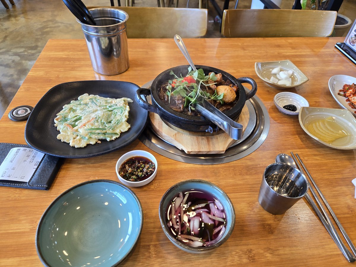 geonyun11's tweet photo. 登山が終わって昼食、カフェで締めました！！！ 今日もお疲れ様でした！！！

​#登山 #山登り #日常 #今日の日常 #日常記録 #今日の出来事 https://t.co/2qAD3n7tXe