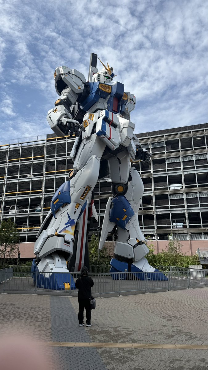 emshmx's tweet photo. 一年半ぶり三回目
何気に来たらFAZZ売ってて横転
クソデカ箱抱えて歩くハメになる https://t.co/XQKyOdG9dB