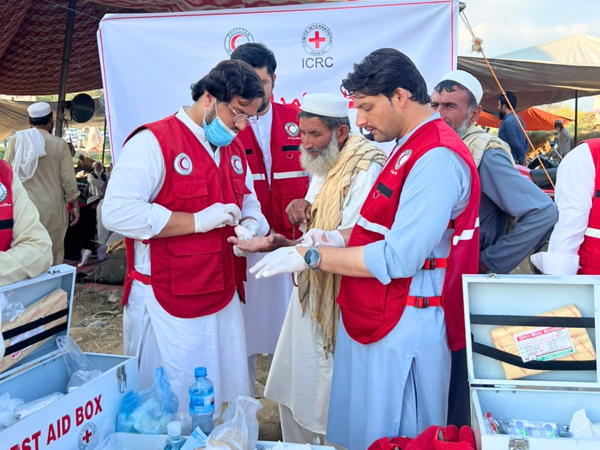 prcsma's tweet photo. Ready to Respond, Ready to Serve
During the Tableeghi Ijtima in Khar, Bajaur, @PRC_official ERT volunteers with support from @ICRC, provided timely first aid to people who were injured or fell ill during the gathering.
@ICRC_Pakistan
#ICRC #FirstAid #EmergencyResponse https://t.co/iF0UiT9g5t