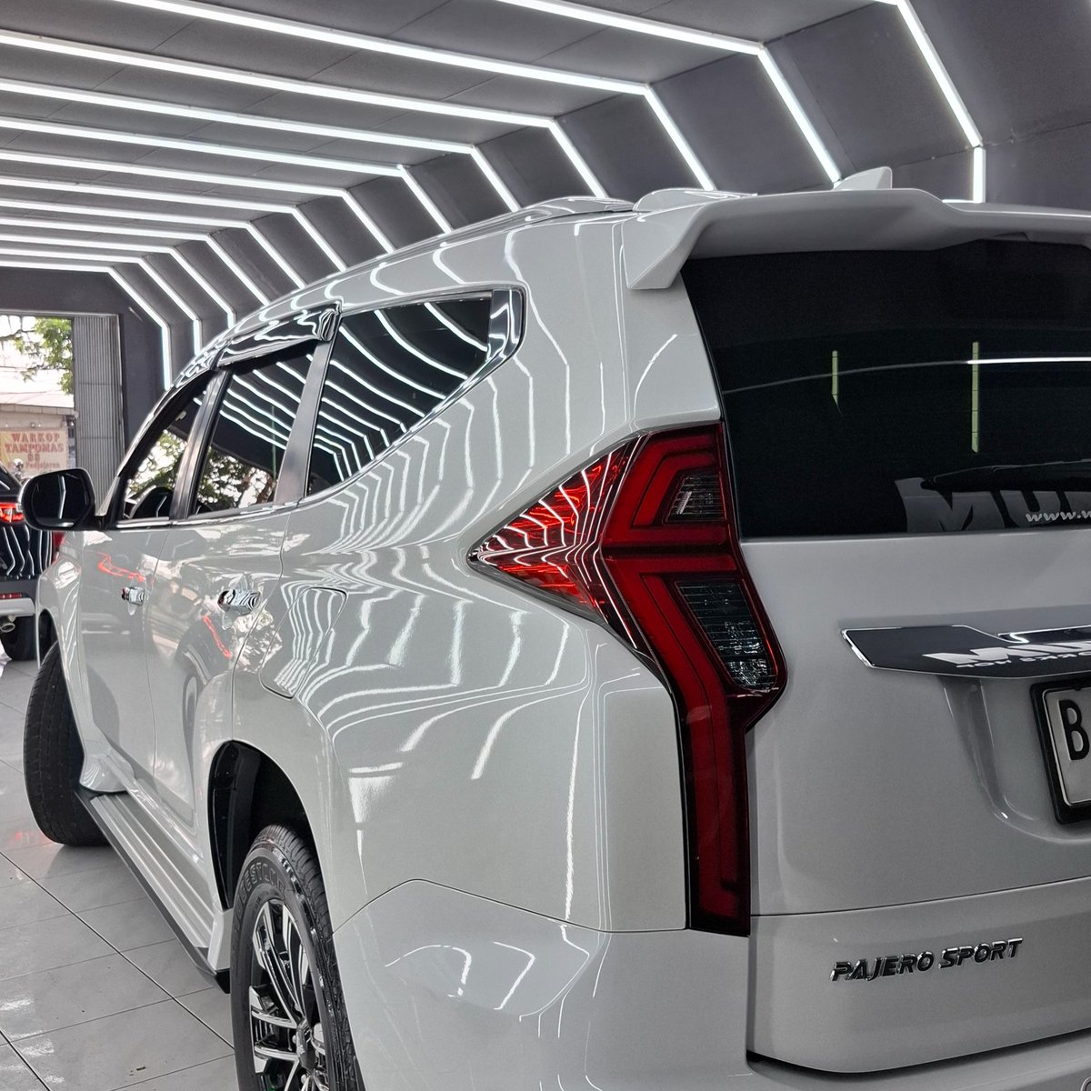 DerenSay's tweet photo. Mitsubishi Pajero Sport with Scuto Yasmin Platinum Nano Ceramic Coating. Longer-lasting gloss, wet-look finish, hydrophobic protection, and defense against fading, yellowing, and extreme weather. Book now at Scuto Yasmin, Bogor. https://t.co/4Zxafax9ud