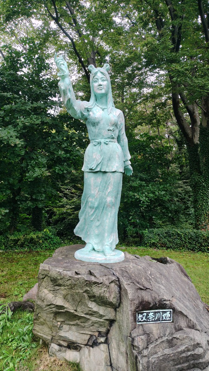 CitizenDankichi's tweet photo. 蓮台寺PAの奴奈川姫像。
新潟県民なら知っている？
私は知らなかった。

#新潟サポ松本遠征 https://t.co/D3y0cPssWX