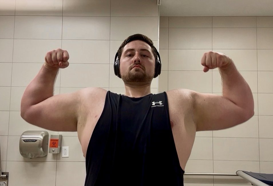 CaelKaleCael's tweet photo. Ran out of protein powder today 💔 | #gym #upperbody #liftingboy #gymselfie #gaygym #powerlifting #beefy #progressphotos https://t.co/mGEz3XTUei