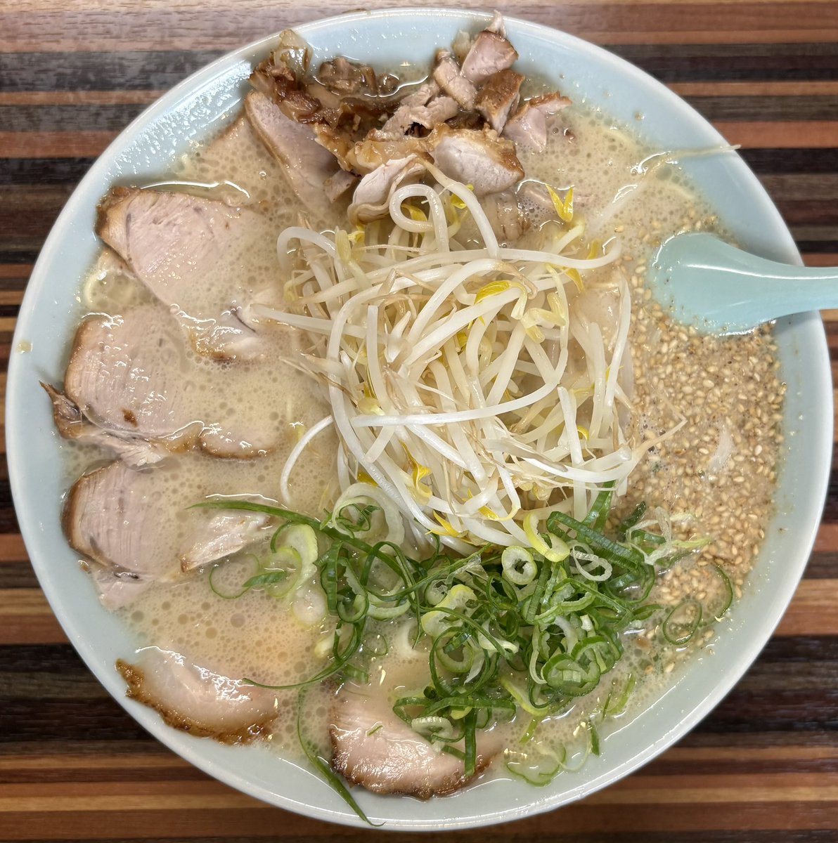 menchankitakyu's tweet photo. 2026年【173杯目】🍜

《珍竜軒 総本店》
ラーメン大盛 TPもやし
おにぎり

9月26杯目✊
朝から採血4本してお腹空いてたので💉
口が幸せすぎた〜〜〜！
接客も気持ちよくて店内も綺麗で好き🫶 https://t.co/c1HGKLwF45