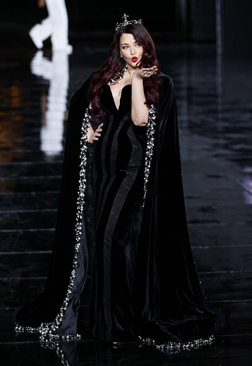 AB_THE_BOSS's tweet photo. Aishwarya Rai at Paris Fashion Week for L'Oréal’s “Express Your Worth” show. 52 and the aura is still unmatched. https://t.co/TgQc5l0gaB