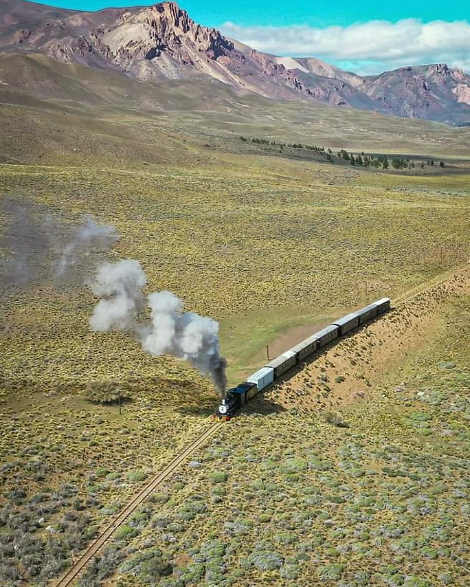 steincarloiq's tweet photo. The Old Patagonian Express, a 750 mm narrow gauge railway in Patagonia, Argentina.
#SoftwareEngineer https://t.co/K35mb2xWgN