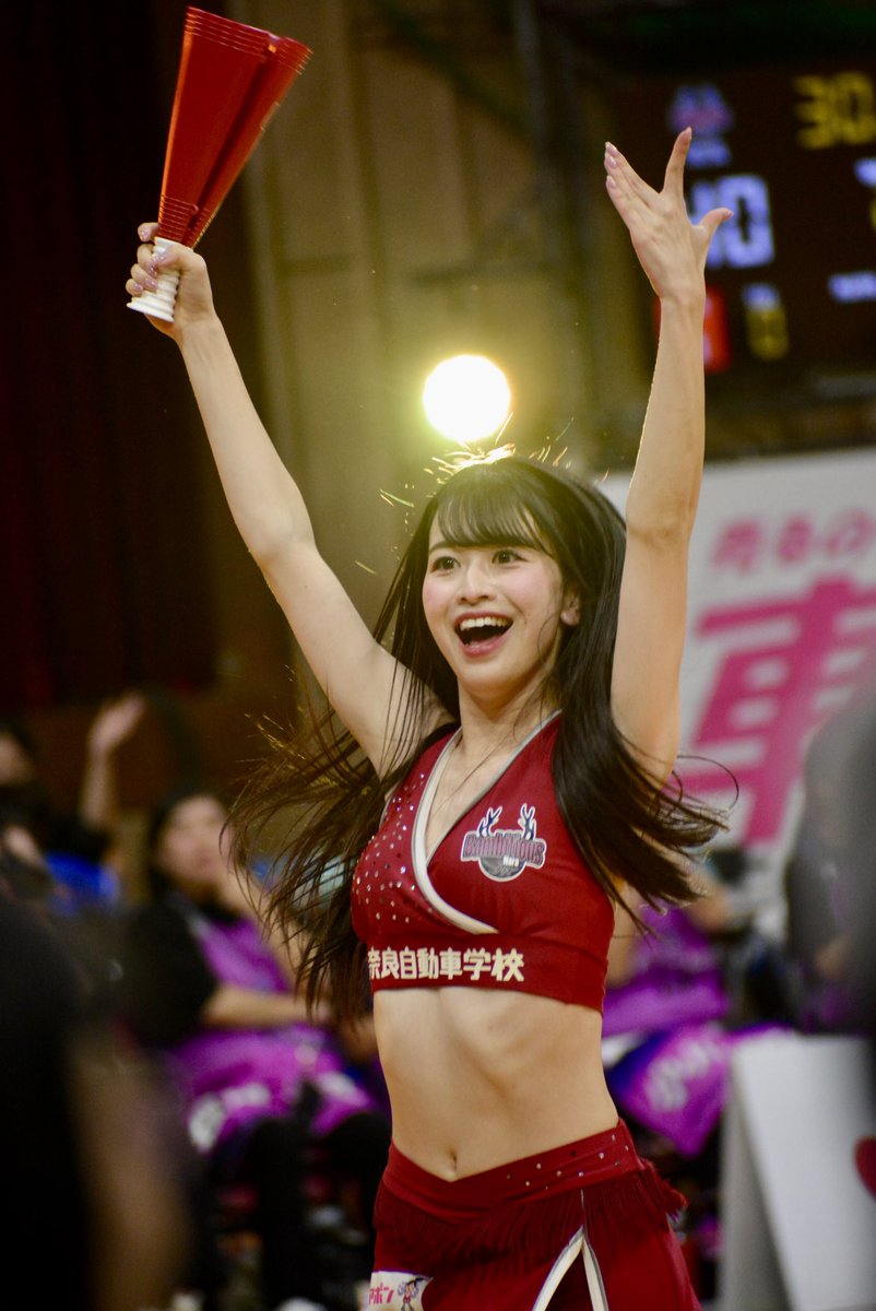 _ryu__3_'s tweet photo. すごい綺麗で可愛いチアいた✨️
どんなに動いても絶対崩れない前髪はどうやって作ってるのかめっちゃ気になる
 #バンビシャス奈良 https://t.co/Kcr8BoGdi3