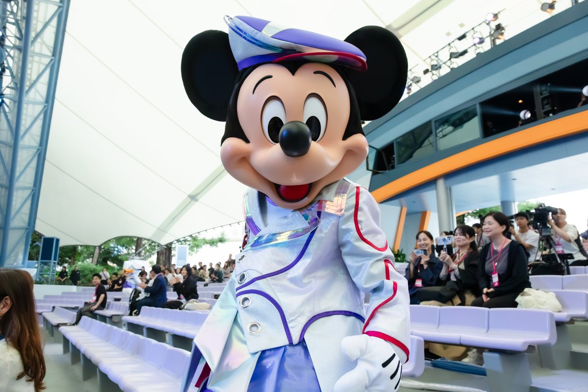 AnimeAnime_jp's tweet photo. 東京ディズニーランドで新ショー始動！
ライブパフォーマンスで贈る豪華ステージ！【現地レポ】

▼撮り下ろし写真もたくさん📸▼
https://t.co/6uCY3IEA9t

#ディズニー #ディズニーランド
#TDL #トゥモローランド #ショーベース https://t.co/1pj0X9Kbyi