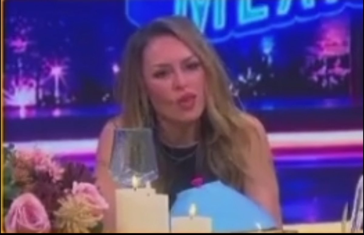 F4Bell's tweet photo. La cara de Gemaviv viendo a Paola, Karina y Wendy convivir y ser graciosas sin esforzarse, OMG LA ENVIDIA 

#LaCasaDeLosFamososMx https://t.co/6jje8ksL7Q