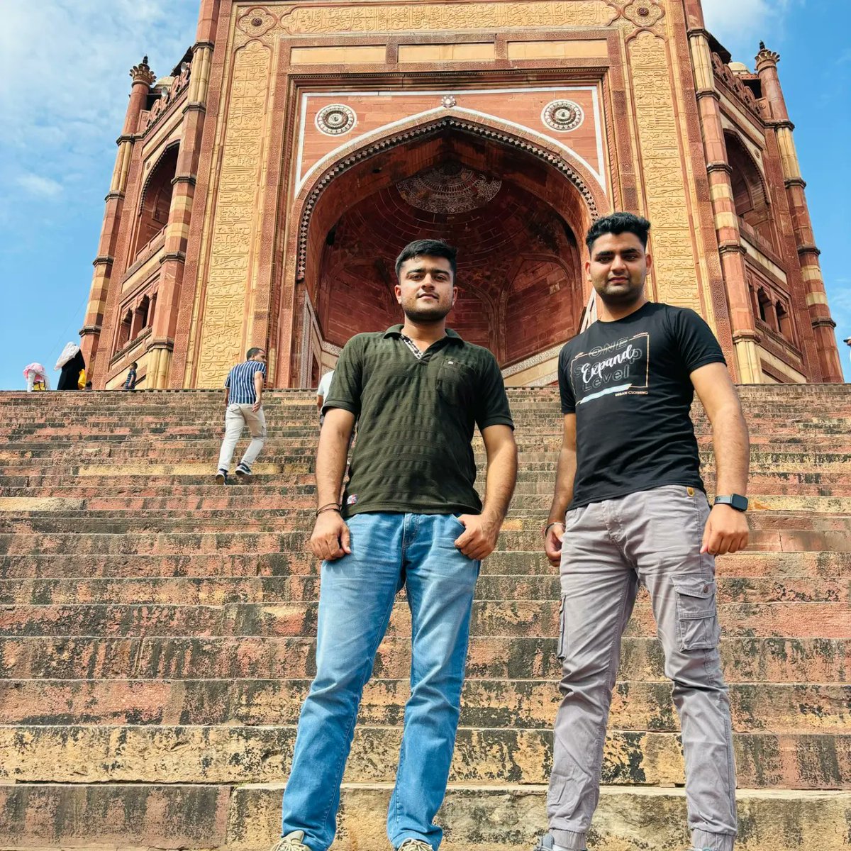 DoriaSugg's tweet photo. Buland Darwaza and Jodha Bai Mahal https://t.co/FcVbevb3e4