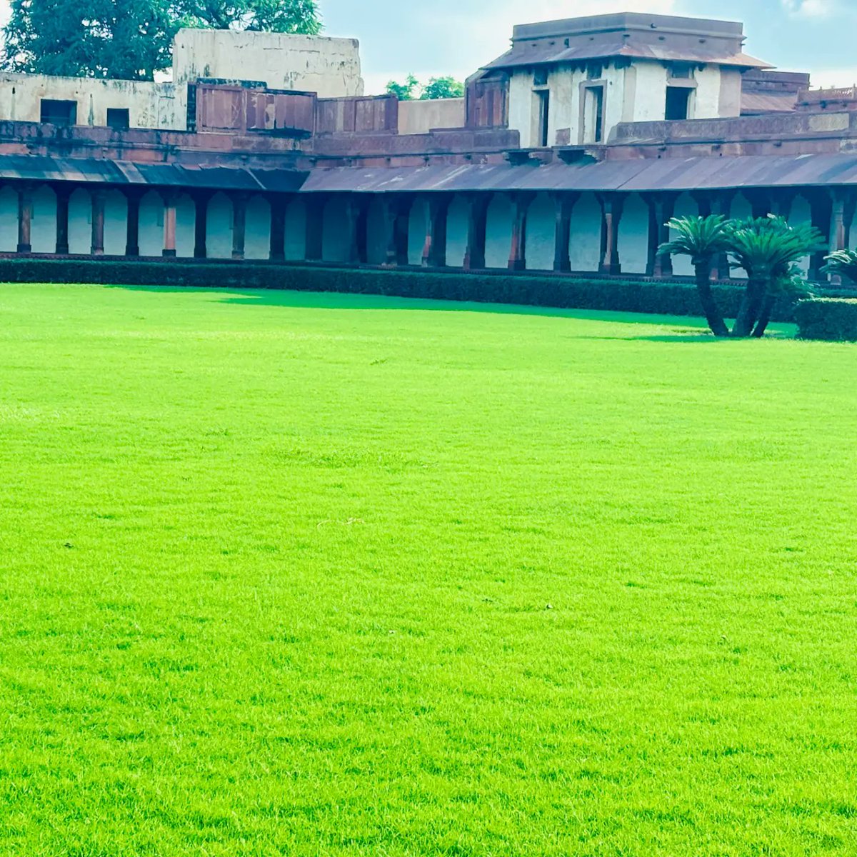 DoriaSugg's tweet photo. Buland Darwaza and Jodha Bai Mahal https://t.co/FcVbevb3e4