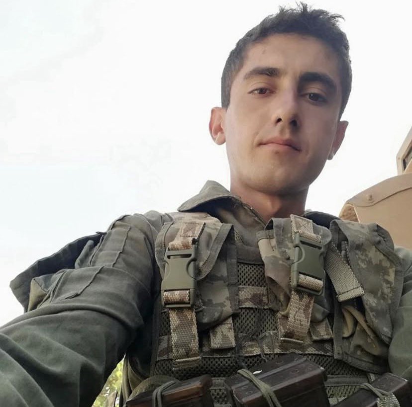 olumsuzsehitler's tweet photo. Gencecikti, daha yaşayacak çok şeyi vardı.

Şehit Cuma Bağatur. https://t.co/uqH3Yf3z01