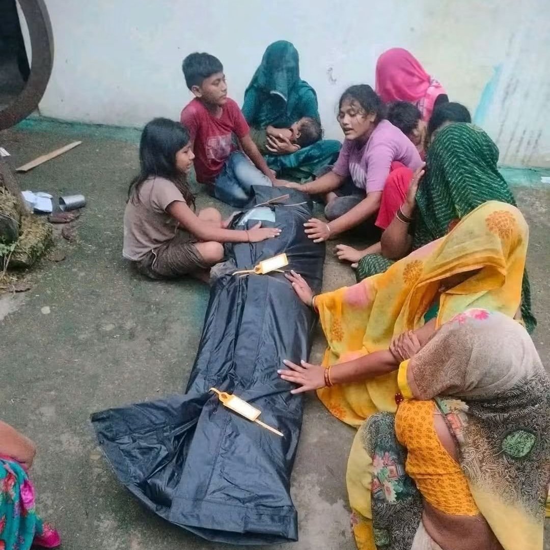 VoiceOfGenCat's tweet photo. चित्रकूट में 20 साल के देवा द्विवेदी ने फर्जी SC/ST केस के डर से जान दे दी। दो महीने से मानसिक दबाव में था और व्यवस्था चुपचाप देखती रही।

अब देखते हैं कितने नेता लोग सड़क पर आते हैं आमरणअनशन करते हैं। यह सरकार का सिस्टम है जो निर्दोष GC को तोड़ देता है।
कानून सुरक्षा के नाम पर दंड बन गया है।