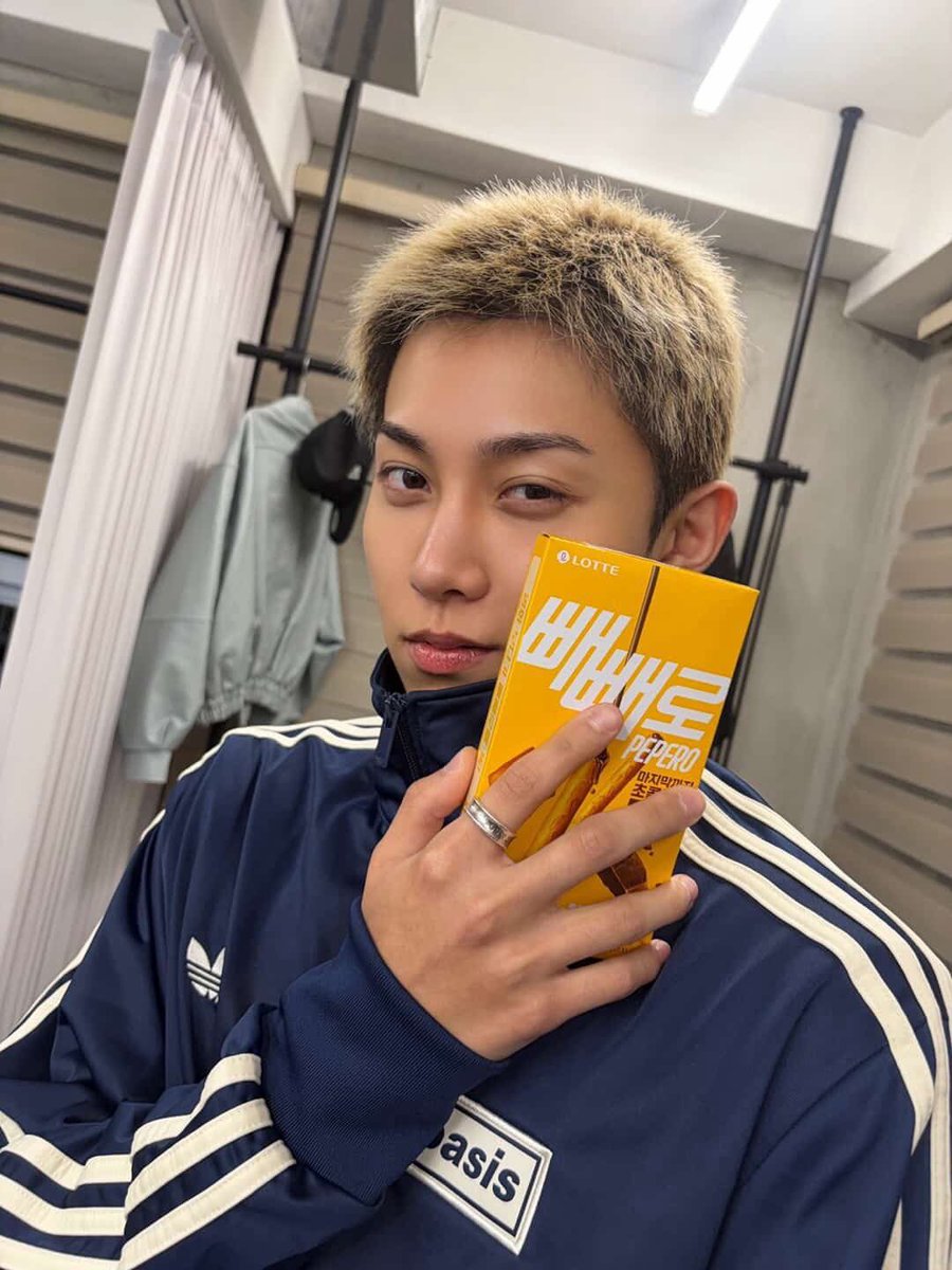 morelove_kr's tweet photo. 큰거온다 https://t.co/zJFDHQlAwd