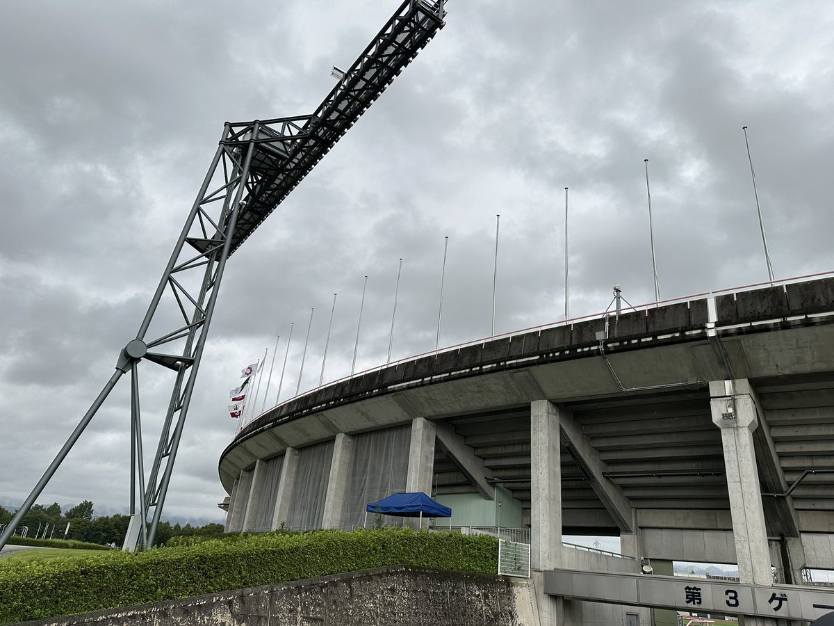 suewo_'s tweet photo. 有給休暇をとったので、早めに到着

13時40分現在、現地は雨が降っています☂️

#カターレ富山 https://t.co/ZvMVR2cnoA