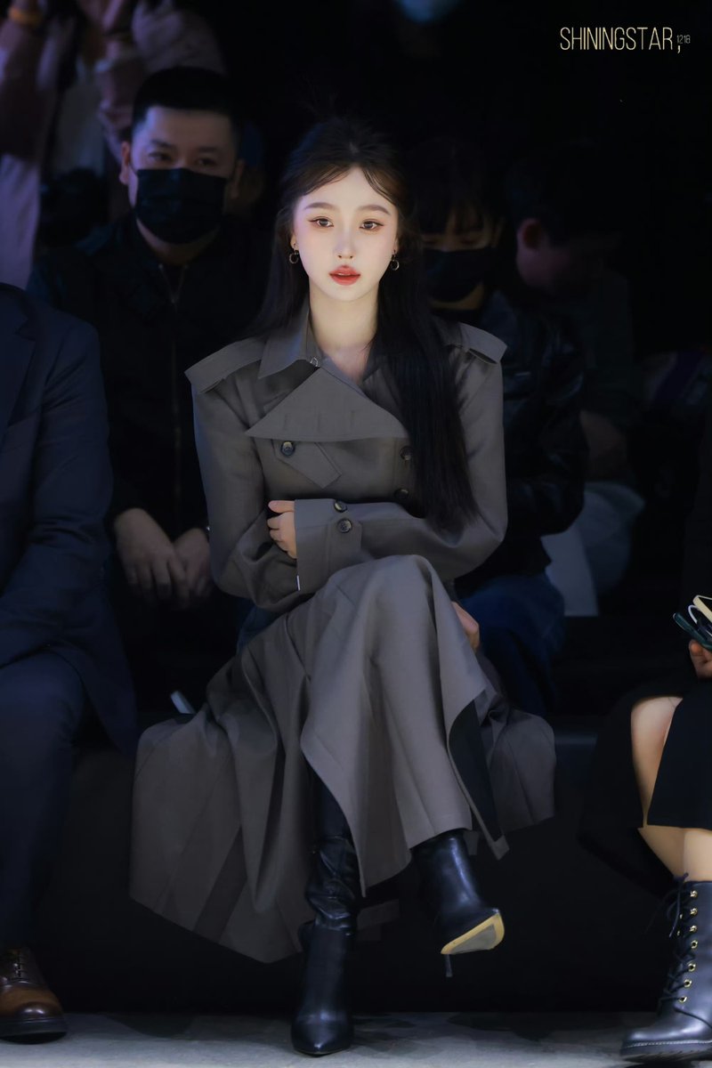 Bemamxowz's tweet photo. our girl is so stunning ♡ https://t.co/orVoevDKS6