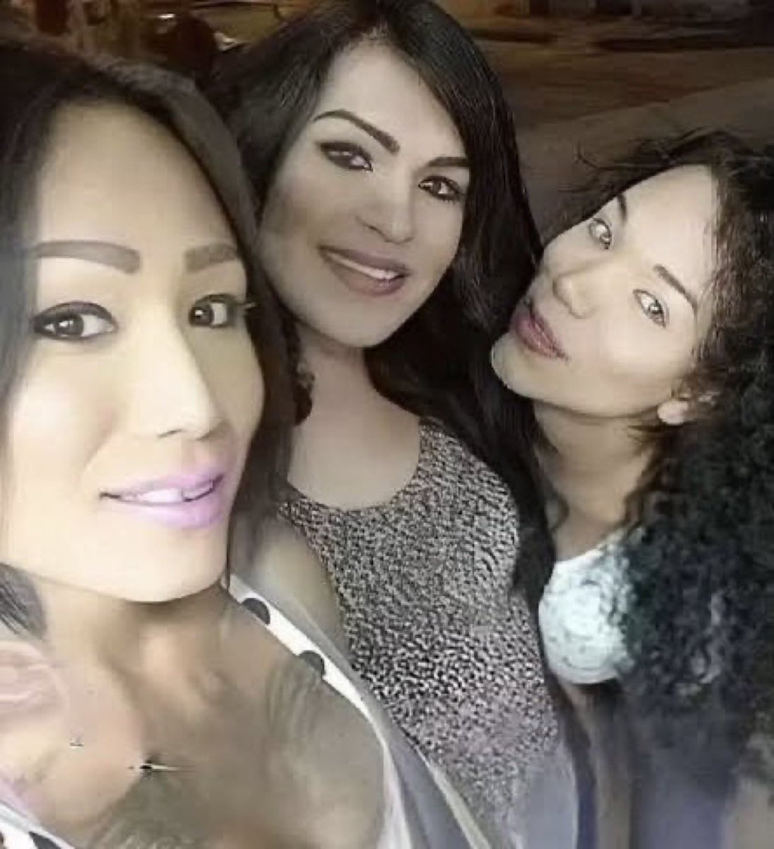Soykaritorres's tweet photo. Los únicos cuerpos y verdaderos rostros de León …. Gran gran regalo y un curita para el ♥️ … las amo cabronas #VotaXKarina https://t.co/A8i7s35ZN0