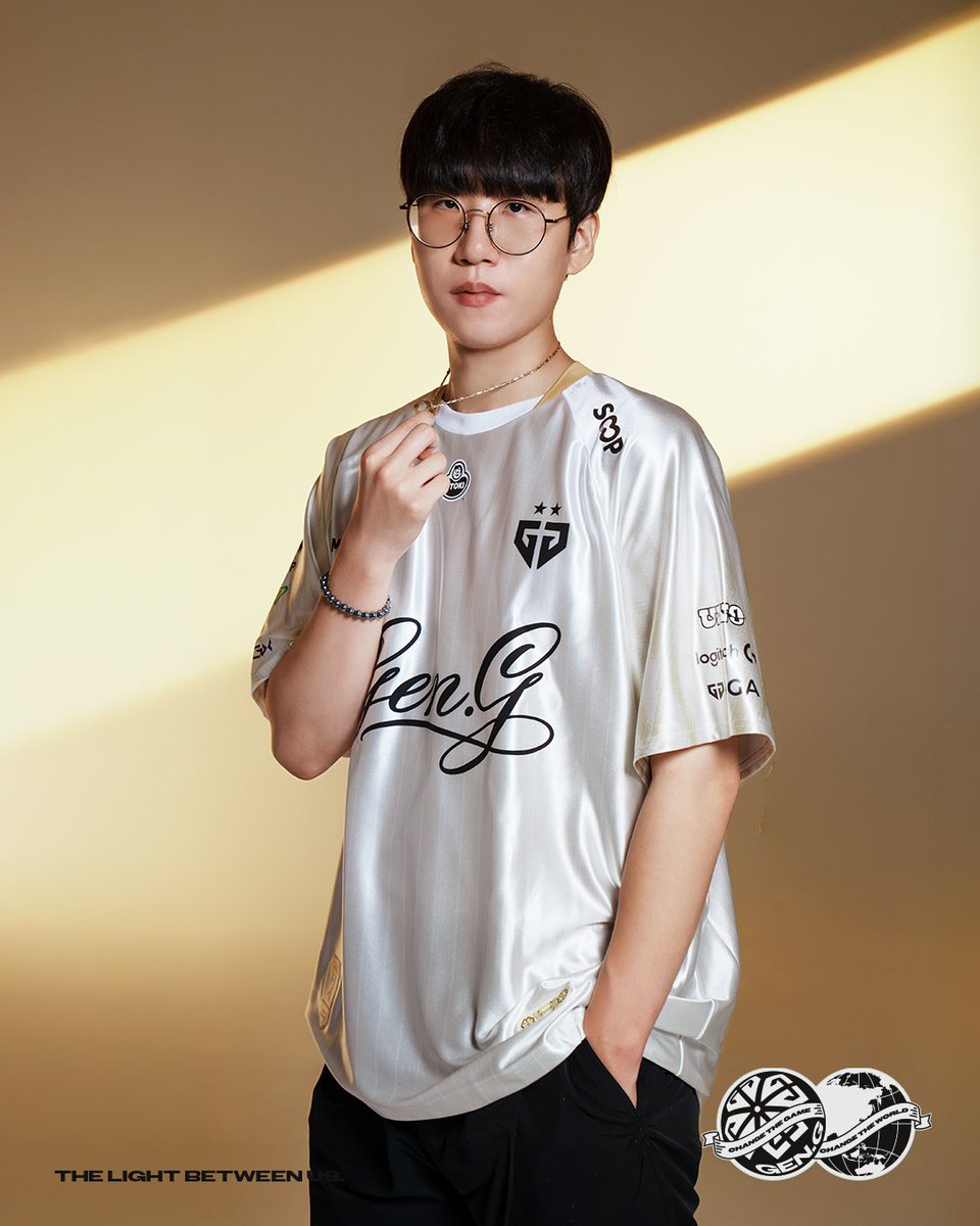 GenG's tweet photo. “Even through the difficult moments, there were people who continued to believe in me. Their support gave me so much strength.” - Ruler

The belief you’ve shown us has been a light that keeps us moving forward.
And together, we carry it to Worlds.

𝐓𝐇𝐄 𝐋𝐈𝐆𝐇𝐓 𝐁𝐄𝐓𝐖𝐄𝐄𝐍 𝐔𝐒

Get the 2026 Worlds Kit.
🗓️ Membership Pre-Sales: Oct. 1
🌎 Public Sales: Oct. 8

🛒 PRODUCT PAGE 
Jacket : https://t.co/qidO7e9VxB
Jersey : https://t.co/4ZO2JerlAY

#GENG #KCCRD #TIGERNATION #Worlds2026 #TheLightBetweenUs