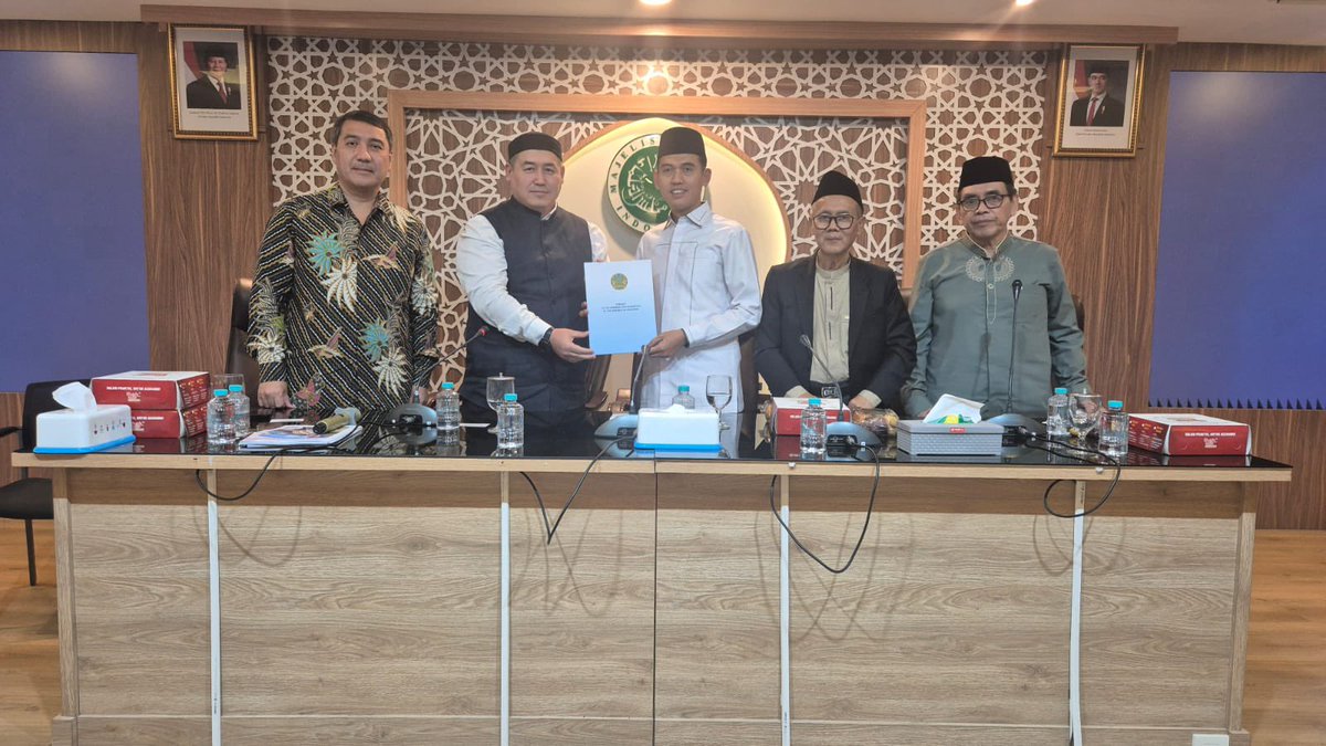 EmbKaz's tweet photo. On 24-26 September 2026, the Kazakh delegation consisting of Ermek Haji Mukatay, Deputy Supreme Mufti of Kazakhstan, and Aibek Atashev, Director of "Halal Damu" company, participated in the "Halal Indo 2026" exhibition and the International Conference of Grand Imams in Jakarta. https://t.co/veYc98aNie
