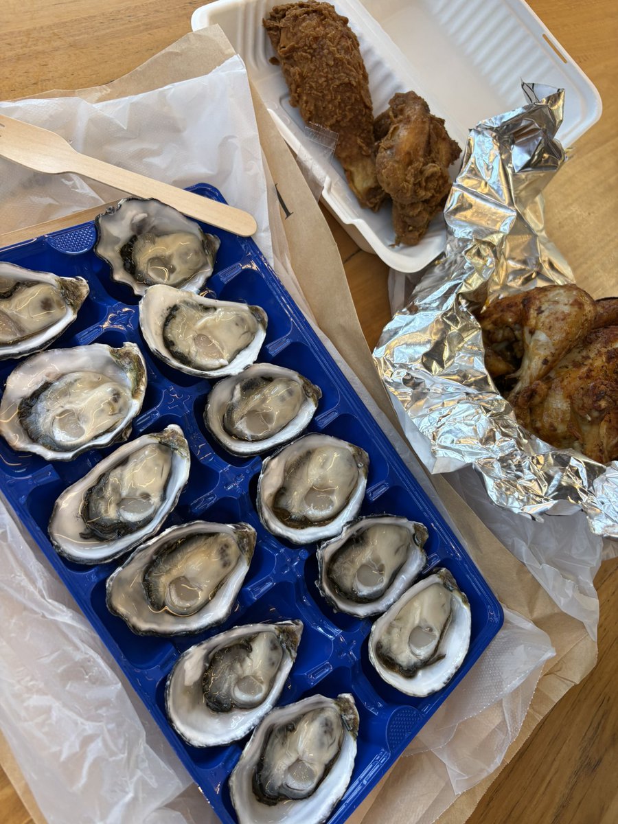 usa_lemo_soba's tweet photo. 生牡蠣🙌🦪
スミスキーのパチモンあった
戦争慰霊館
健康な味がするスムージー https://t.co/7LXzIy6chq