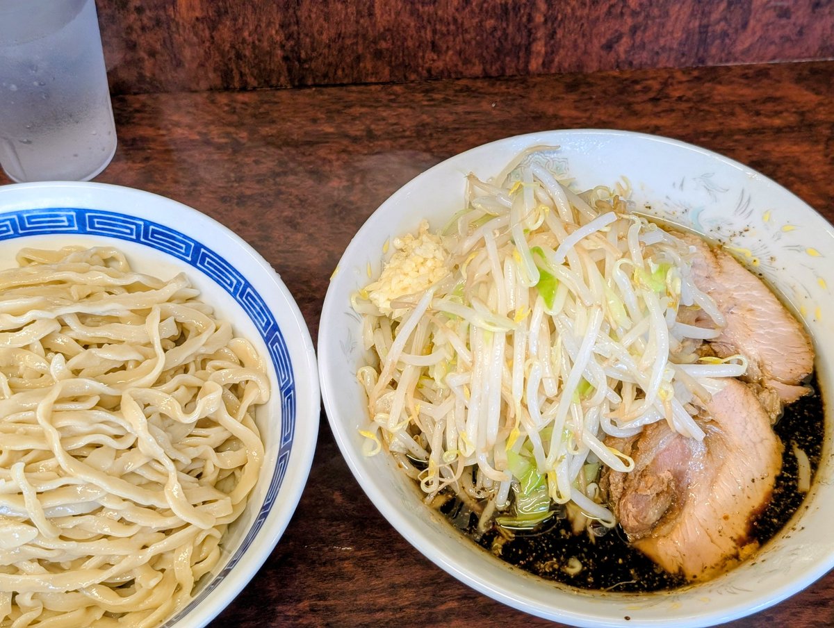 divers0777's tweet photo. めじろ台二郎
大ブラックつけ麺ニンニク少し野菜
黒い色つけ汁にモチモチした麺が凄く合う
うまかったーごちそうさまでした

雨の平日昼で常時空席ありのマッタリ営業 https://t.co/889E5WSpo2