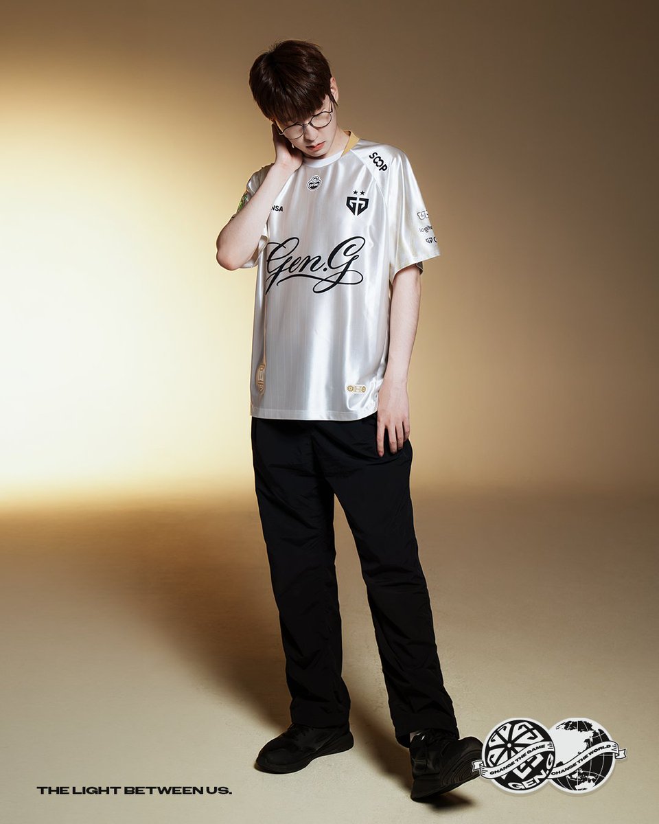 GenG's tweet photo. “First of all, I want to thank all the fans who have continued to support me and watch me grow. I hope you’ll keep watching, because I’ll keep working to become better.” - Duro

The light that’s been with us until now will carry us forward.
And together, we carry it to Worlds.

𝐓𝐇𝐄 𝐋𝐈𝐆𝐇𝐓 𝐁𝐄𝐓𝐖𝐄𝐄𝐍 𝐔𝐒

Get the 2026 Worlds Kit.
🗓️ Membership Pre-Sales: Oct. 1
🌎 Public Sales: Oct. 8

🛒 PRODUCT PAGE 
Jacket : https://t.co/qidO7e9nI3
Jersey : https://t.co/4ZO2JeqNLq

#GENG #KCCRD #TIGERNATION #Worlds2026 #TheLightBetweenUs