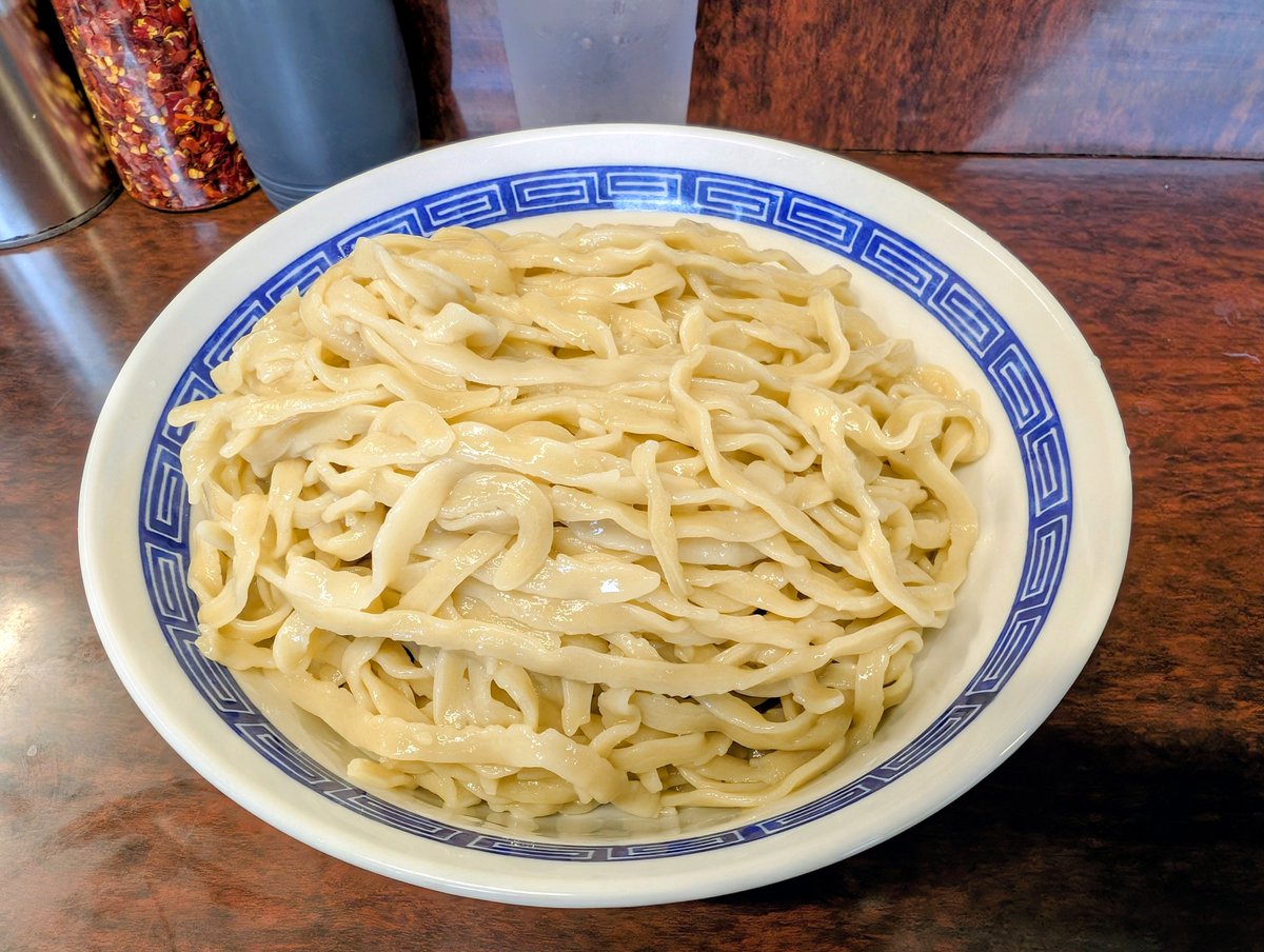 divers0777's tweet photo. めじろ台二郎
大ブラックつけ麺ニンニク少し野菜
黒い色つけ汁にモチモチした麺が凄く合う
うまかったーごちそうさまでした

雨の平日昼で常時空席ありのマッタリ営業 https://t.co/889E5WSpo2
