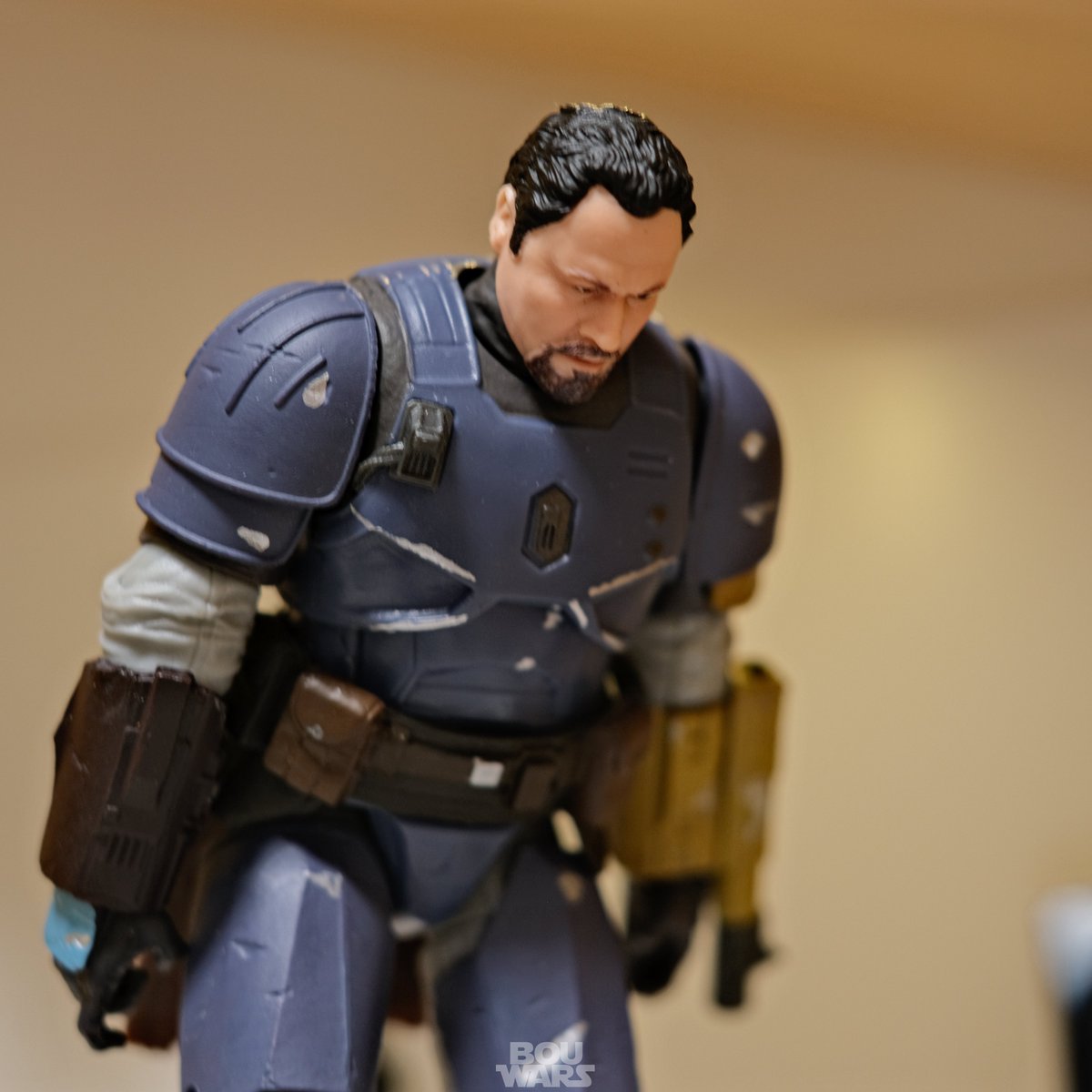bou_404's tweet photo. ⠀
体重計るよ パズ・ヴィズラさん
（Jon Favreau）
⠀
#BOUWARS https://t.co/KSnfkmE16W