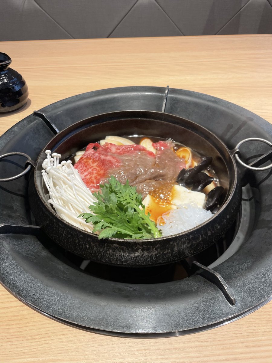 clear_yfm's tweet photo. 米沢牛のすき焼き🐮
久々のずんだシェイク🫛
#マリサポ山形遠征 https://t.co/eEObFYkVQM