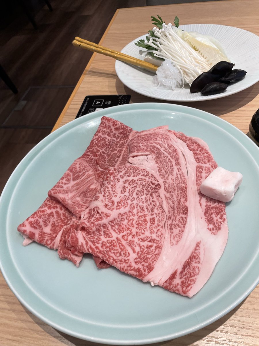 clear_yfm's tweet photo. 米沢牛のすき焼き🐮
久々のずんだシェイク🫛
#マリサポ山形遠征 https://t.co/eEObFYkVQM