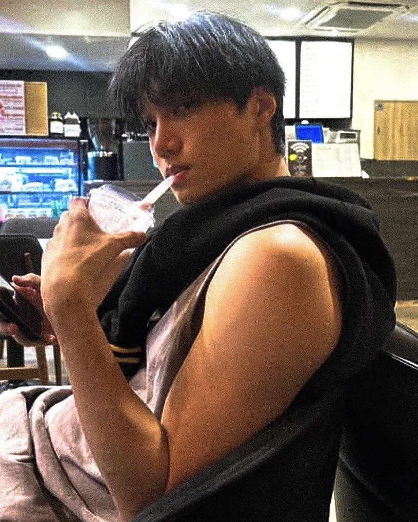 Sioooo72's tweet photo. 이종인하트나
오세훈하트나
오시온하트나
이찬영하트나 https://t.co/jC3TpN0TD2