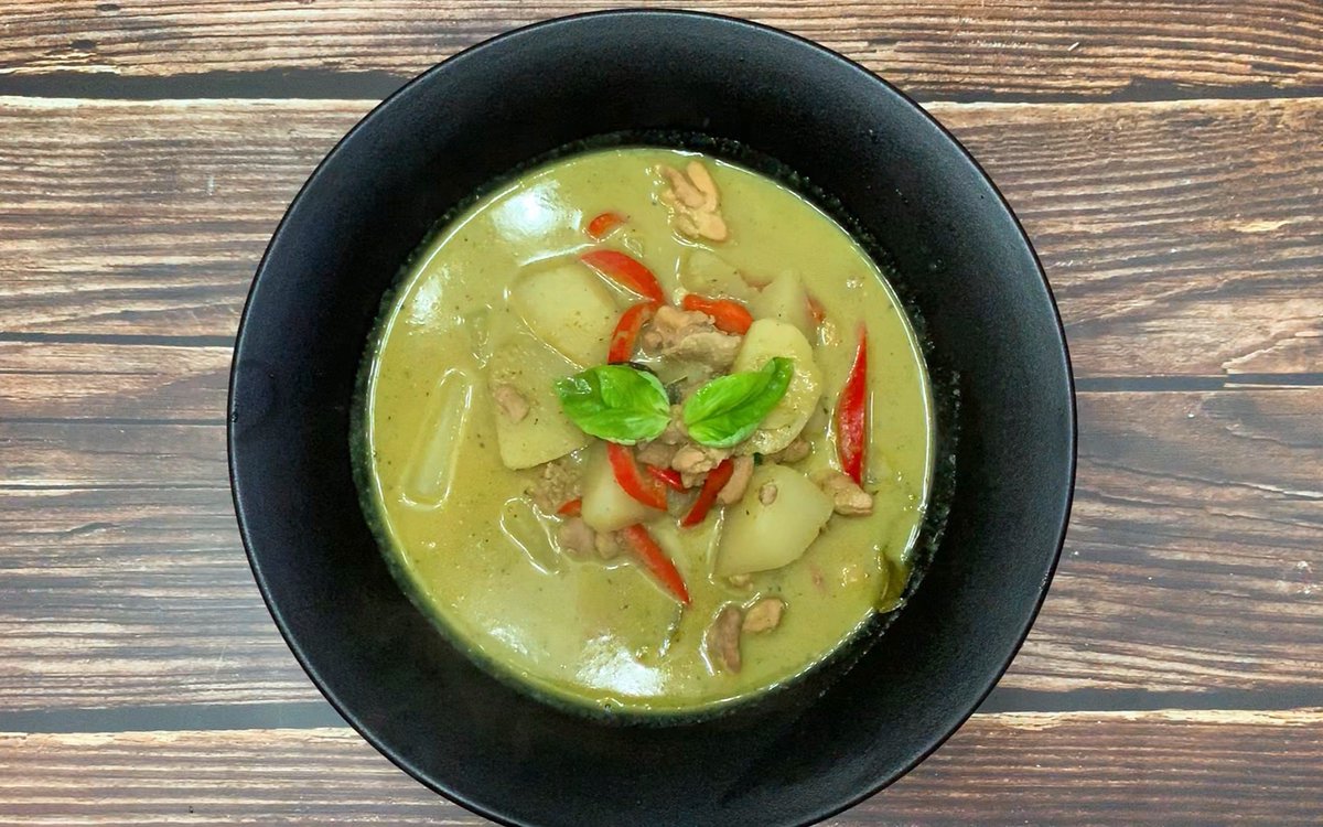 AleidaKirylo's tweet photo. [Craving something exotic  Try our homemade Thai green curry with fragrant jasmine rice and perfectly balanced spicy-sour flavors—your taste buds will thank you!]， https://t.co/wXMmdbgKYu