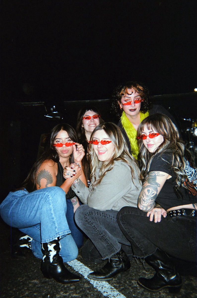SpoopBee's tweet photo. Me and the girls 💕￼❤️‍🔥💕 https://t.co/FKGKEOfs8u