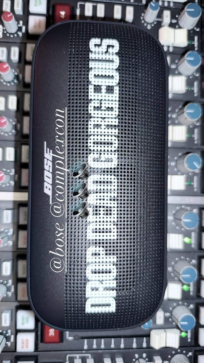 lovelstforever's tweet photo. 🚨🐈‍⬛Lonely previewed a speaker collab with Bose, exclusively available at ComplexCon.🐈‍⬛🚨 https://t.co/KvJXSbjmZD