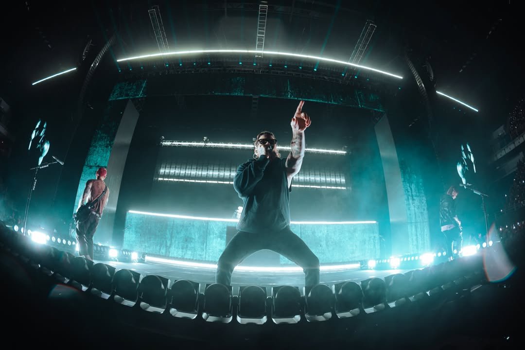 TheOfficialA7X's tweet photo. Thank you Malaysia for an unforgettable first stop on our Asia Tour. 🇲🇾 

Tokyo up next. 

📷: Hitman Solutions https://t.co/zl9yz0MNSi
