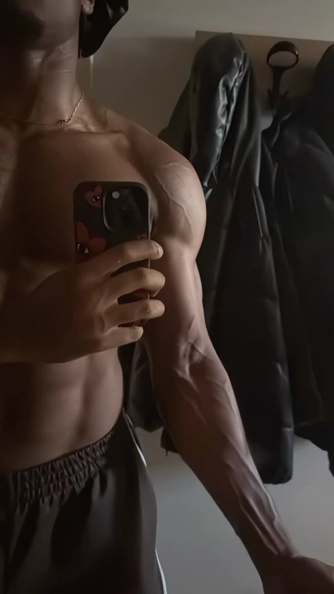 MrHunk40bc's tweet photo. Face and body https://t.co/WiuNtiDFe1