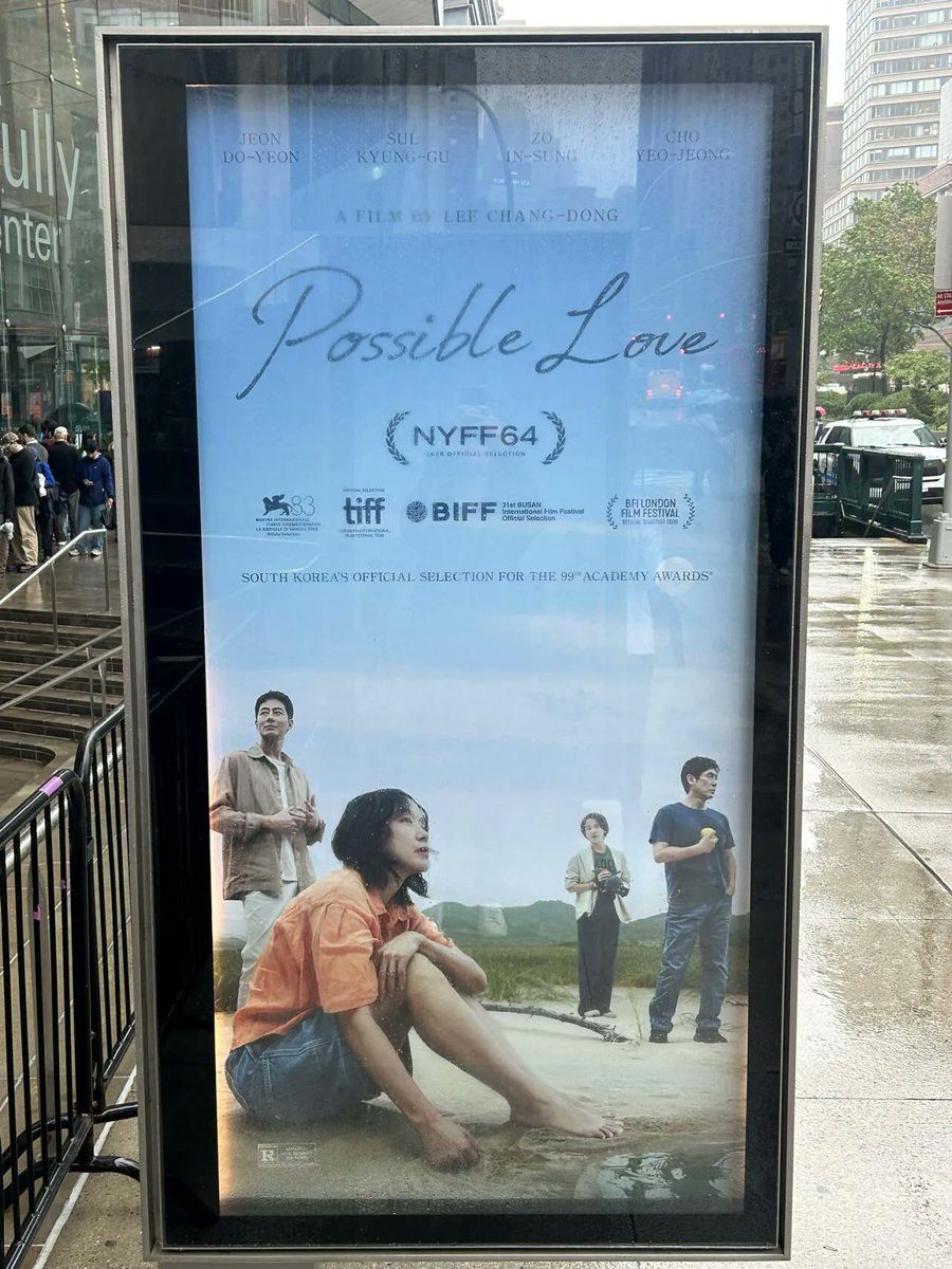 libeum145467's tweet photo. 뉴욕 <가능한 사랑> 관람 대기줄 이래
#가능한사랑 #possiblelove https://t.co/QnKZwmFdz6