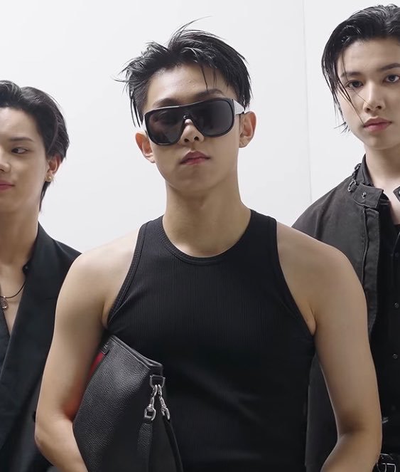 erryul's tweet photo. byee black hair yg sangat MAHADASYAT dan GOKIL ini 😔🤦🏻‍♀️🤦🏻‍♀️ https://t.co/86e3kAUuai