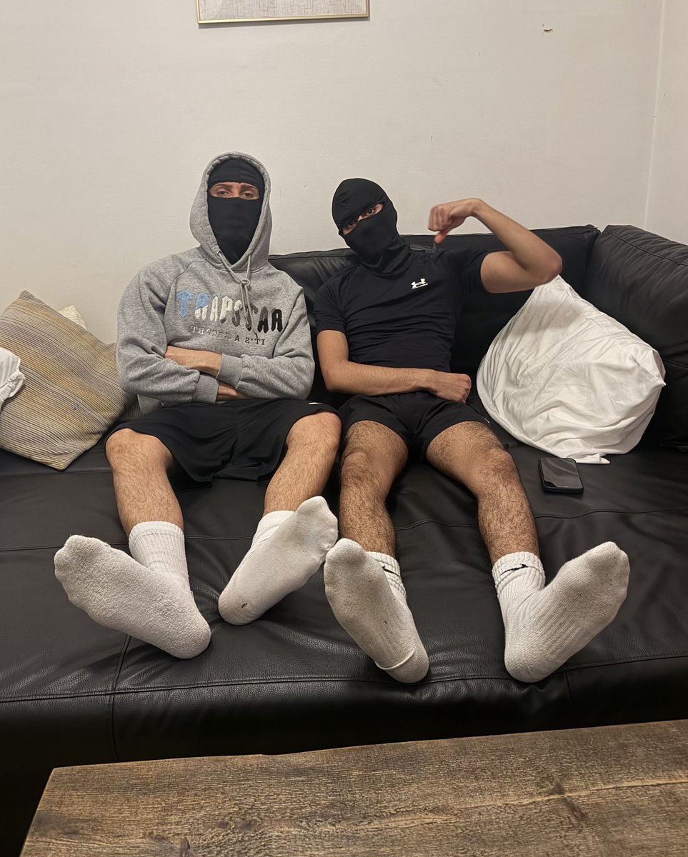 MasterMarkxay's tweet photo. #cashmaster #findom #boyfeet #malefeet #twinkfeet #barefeet #smellyfeet #sweatyfeet #tiredfeet #feetmassage #malefeetfetish #feetfetish #footfetish #sellsocks https://t.co/m10EVqrD3i