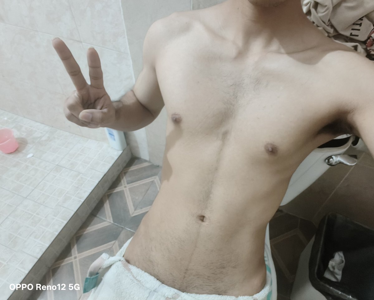 Ian_27p's tweet photo. Bañadito para no oler mal https://t.co/PcQZgxs8vF