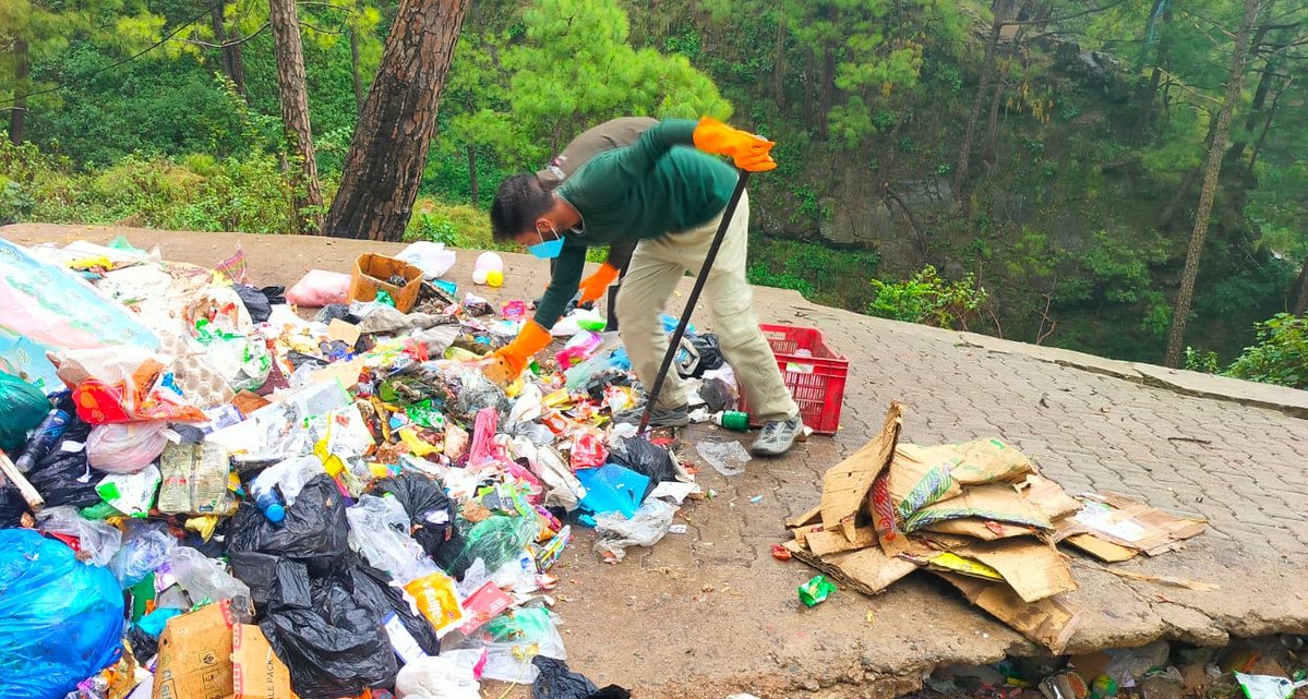 CBBakloh's tweet photo. "Cantonment Board Bakloh organised a Reuse & Recycling Drive — promoting the 3Rs: Reduce, Reuse & Recycle for a cleaner and greener Bakloh.”#SHS2026 #SwachhataHiSeva2026 Swachh Bharat Urban Ministry of Housing and Urban Affairs @MoJSDDWS Ministry of Defence, India #nidem #ides https://t.co/iFuzUGqOTv