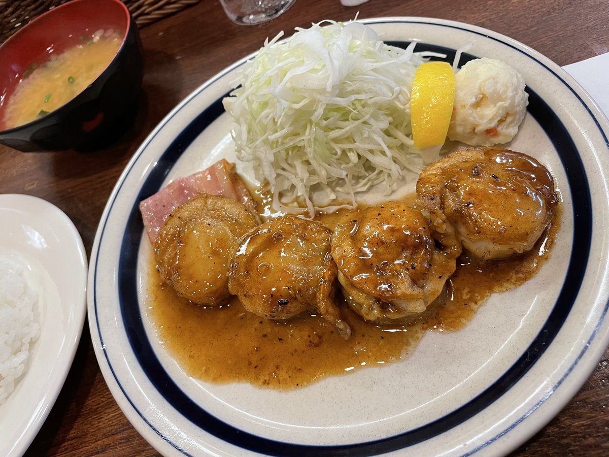 atomickanon's tweet photo. かつれつ四谷たけださんで期間限定エリーゼ復刻メニューやってた！
ホタテバター焼き定食
ここの冬季にやる牡蠣バター焼きめちゃくちゃ好きなのだが、それのホタテバージョン🦪カリッと仕上がったカドがたまんない
復刻のハンバーグもあったのでめっちゃ行きたい。いつまでだろ https://t.co/PHAxGGuAhX