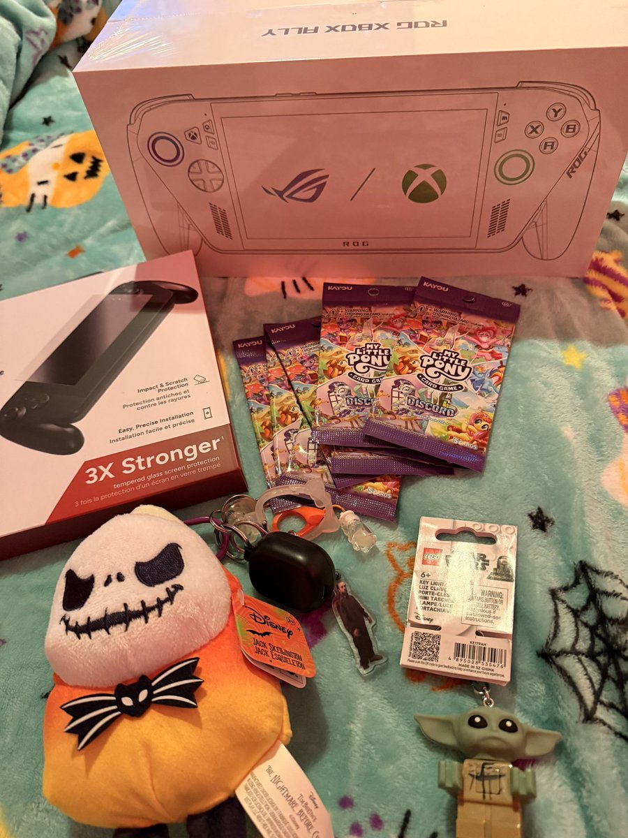 peepkn's tweet photo. I ready for #wowforever and #gta6 now! I love my man my man I can’t stop crying! ROG XBOX Ally is insane OwO and my pony cards FACK #mlp https://t.co/6Ruad3n4Of