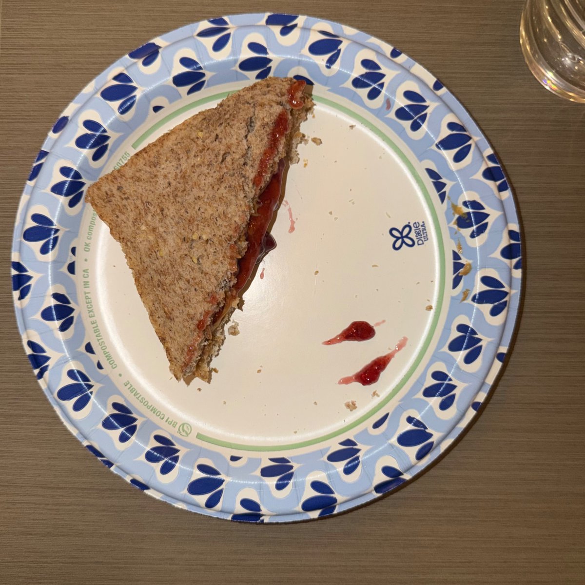 ihavezeroxp's tweet photo. Sandwich time #youeitherhungryoryounot https://t.co/ql7rbG7M87