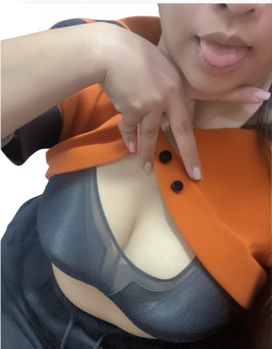 peiling9829's tweet photo. 上班穿得再乖，躲進廁所還是忍不住想使壞。

⁠#日常⁠ ⁠#上班族⁠ ⁠#廁所自拍⁠ ⁠#偷拍⁠ ⁠#帶薪摸魚⁠ ⁠#微色氣⁠ ⁠#偷偷來 https://t.co/pmEFF8zM0F