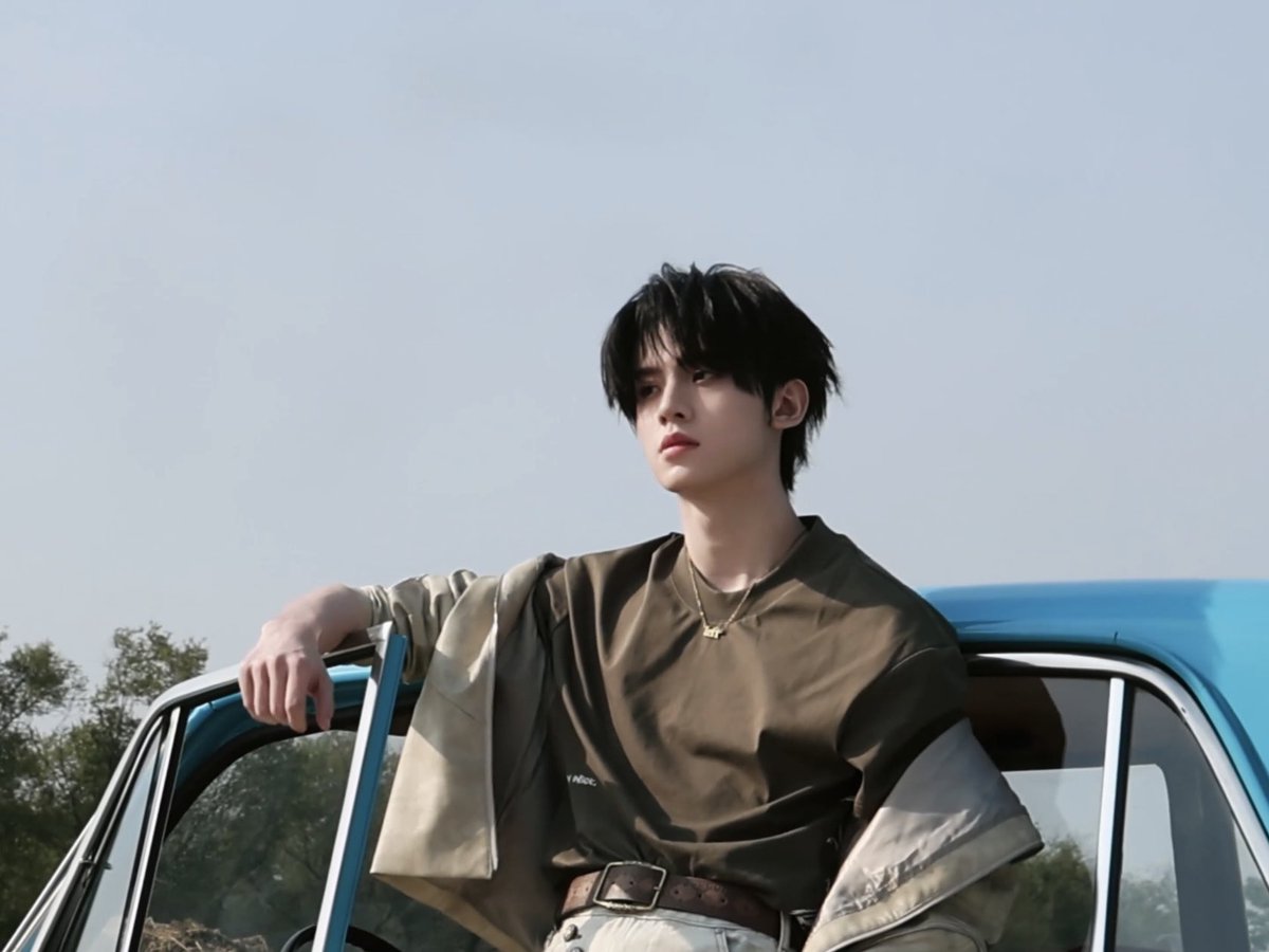 Rcomet0814's tweet photo. 一直觉得左航身上应该是香香的，本身就瘦而且体寒，平时肯定不爱出汗。日常状态就是干爽利索，身上只有洗衣液和皂角的香味。偶尔出汗的话也没有味道，只徒增色气，但等别人注意到的时候却已经快要风干了，又重新变回了那个清爽的样子 https://t.co/jRlqPWZ4Or