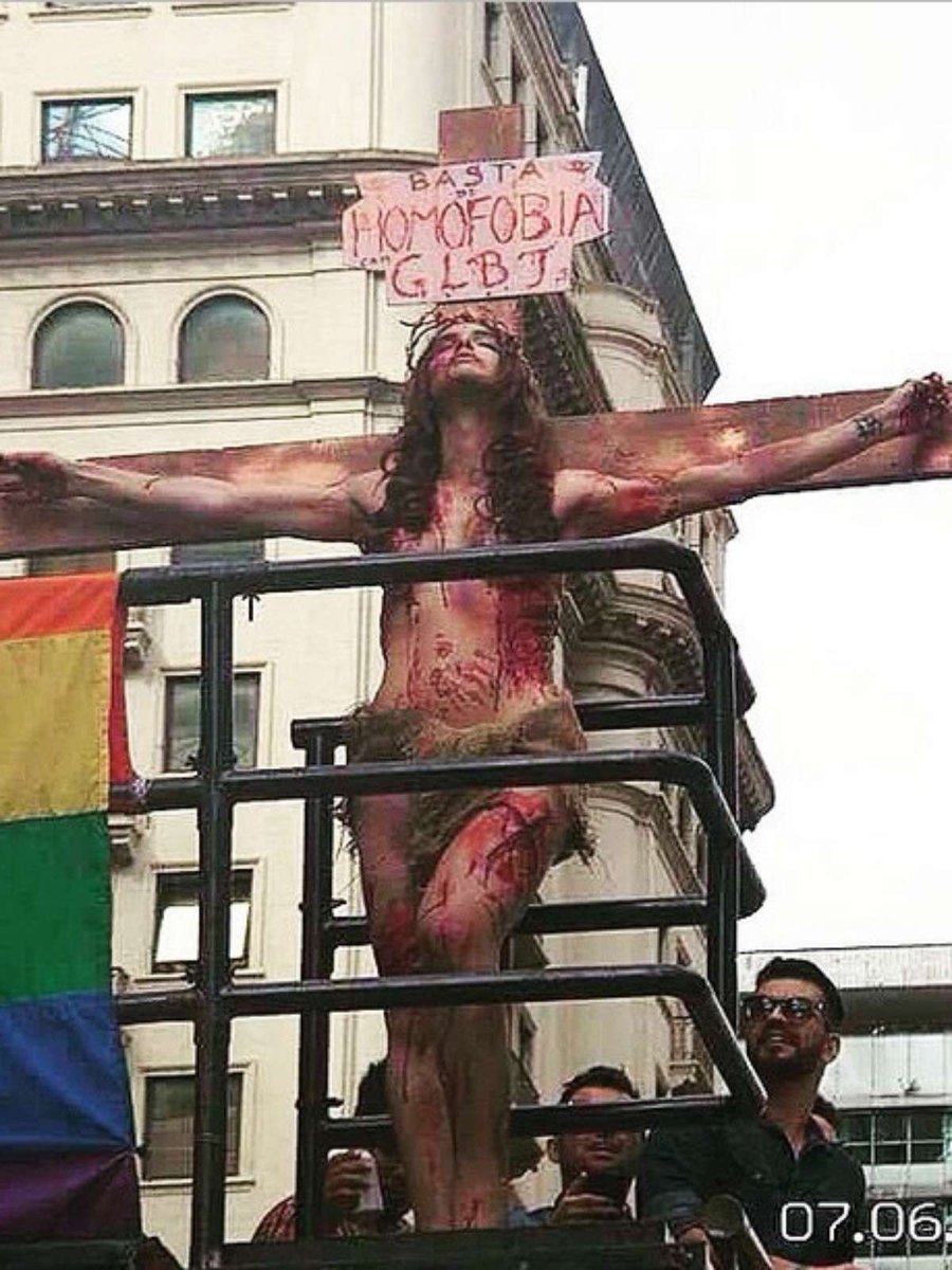 THSILVARJ's tweet photo. @BolsonaroSP Cadê a bancada petista, onde eles estavam quando tudo isso aconteceu no carnaval e na parada gay? https://t.co/VyNtqosbus