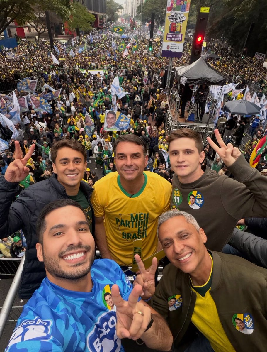FuxicoTeresina's tweet photo. 🚨POLÍTICA: Flávio Bolsonaro percorre todos os estados do Nordeste, mas Piauí fica fora da agenda; estado teve a maior votação proporcional de Lula em 2022. https://t.co/IgAnvVC4B2