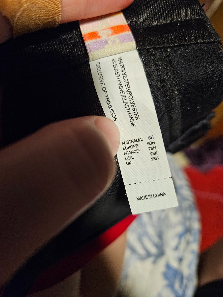 ThatMasked_User's tweet photo. Mmm got a new top, I think its pretty matches my shorts lmaoo. But this sizing gotta be some bullshi 🥴 https://t.co/Rid4m1symP